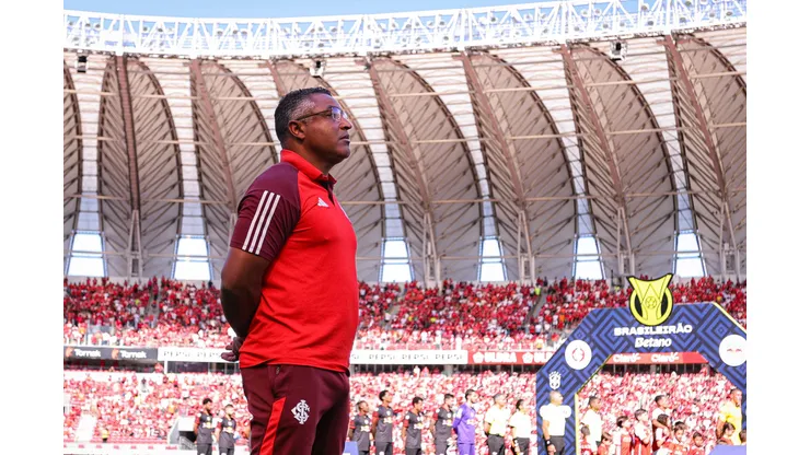Roger Machado, técnico do Internacional, durante a partida contra o Botafogo no Beira-Rio, pelo Campeonato Brasileiro de 2024. Foto: Luiz Erbes/AGIFBragantino no estadio Beira-Rio pelo campeonato Brasileiro A 2024. Foto: Maxi Franzoi/AGIF