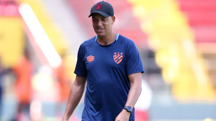 Pepa, técnico do Sport, durante treino na Ilha do Retiro em Recife (PE), nesta terca-feira (21). A equipe se prepara para enfrentar o Ferroviario-CE pela Copa do Nordeste. Foto: Marlon Costa/AGIF