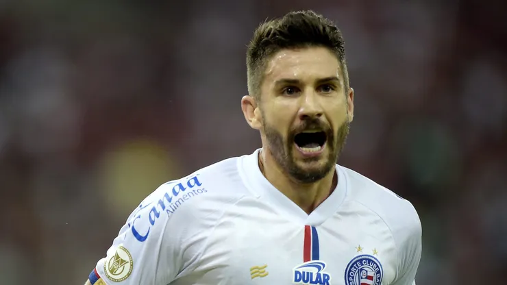 RJ - RIO DE JANEIRO - 20/06/2024 - BRASILEIRO A 2024, FLAMENGO X BAHIA - Everaldo jogador do Bahia comemora seu gol durante partida contra o Flamengo no estadio Maracana pelo campeonato Brasileiro A 2024. Foto: Alexandre Loureiro/AGIF