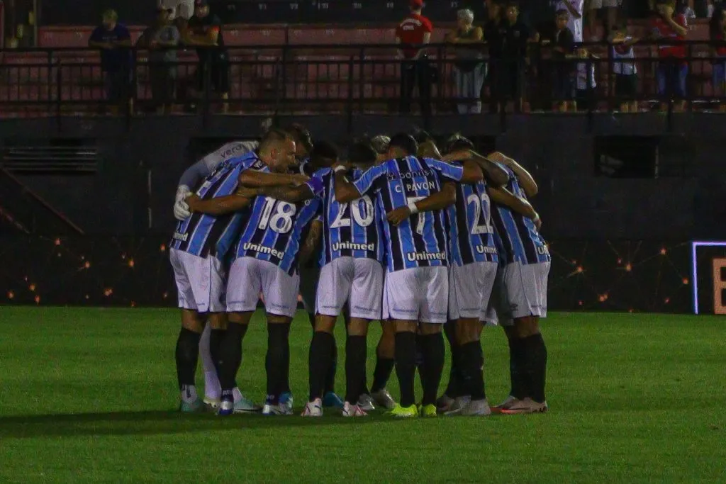 Jogadores do Grêmio durante entrada em campo para partida contra o Brasil de Pelotas no estadio Bento Mendes de Freitas pelo campeonato Gaucho 2025. Foto: Volmer Perez/AGIF