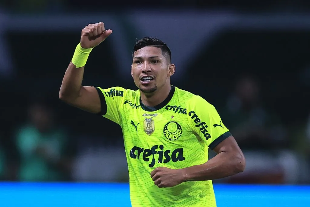 SP – SAO PAULO – 07/07/2024 – BRASILEIRO A 2024, PALMEIRAS X BAHIA – Rony jogador do Palmeiras comemora seu gol durante partida contra o Bahia no estadio Arena Allianz Parque pelo campeonato Brasileiro A 2024. Foto: Ettore Chiereguini/AGIF