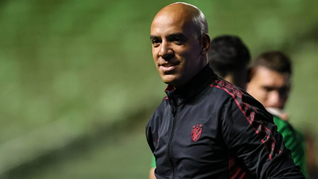 Pepa no comando técnico do Sport durante o Campeonato Brasileiro Série B –  Foto: Gilson Lobo/AGIF