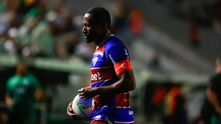 Tinga, jogador do Fortaleza, durante partida pelo campeonato Brasileiro A 2024. Foto: Luiz Erbes/AGIF