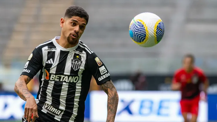 MG - BELO HORIZONTE - 08/12/2024 - BRASILEIRO A 2024, ATLETICO-MG X ATHLETICO-PR - Rubens jogador do Atletico-MG durante partida contra o Athletico-PR no estadio Arena MRV pelo campeonato Brasileiro A 2024. Foto: Fernando Moreno/AGIF