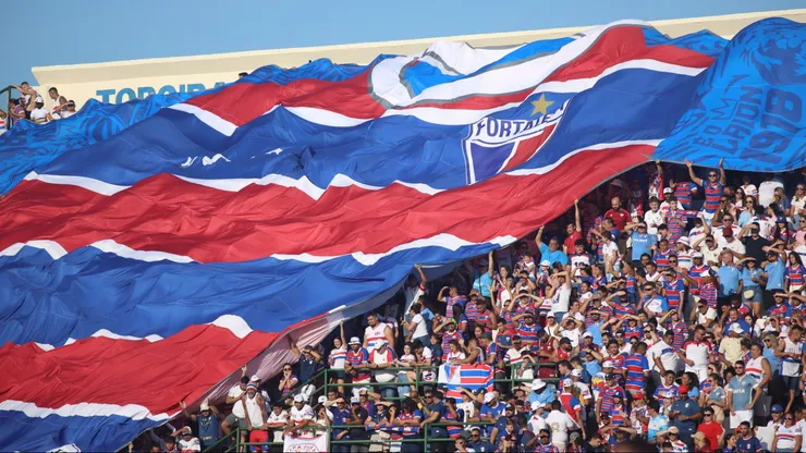 Torcida do Fortaleza durante partida contra Horizonte no estádio Domingão pelo campeonato Cearense 2025. Foto: Lucas Emanuel/AGIF