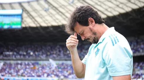 Fernando Diniz técnico do Cruzeiro durante partida contra o Betim no estádio Mineirão pelo campeonato Mineiro 2025. Foto: Gilson Lobo/AGIF