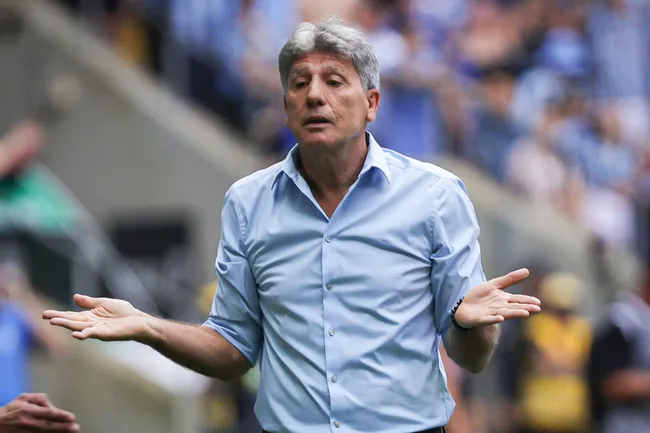Renato Portaluppi técnico do Grêmio durante partida contra o São Paulo na Arena do Grêmio pelo campeonato Brasileiro A 2024. Foto: Maxi Franzoi/AGIF