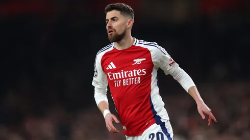 Jorginho em ação com a camisa do Arsenal. Foto: Alex Pantling/Getty Images.