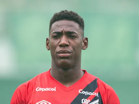 Léo, do Athletico-PR, se pronuncia após caso de racismo