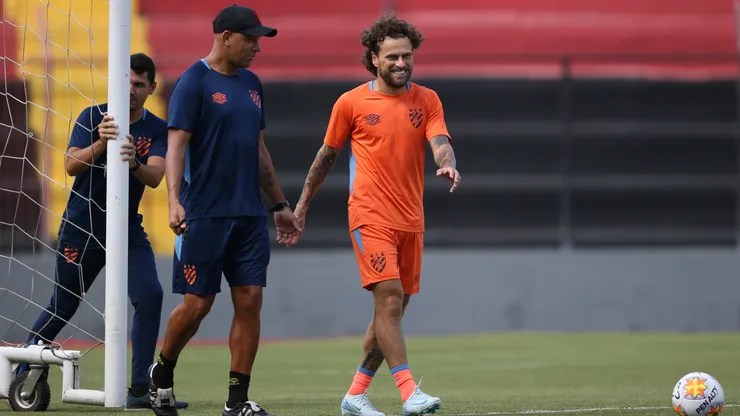 Pepa e Lucas Lima durante treinamento do Sport - Foto: Marlon Costa/AGIF