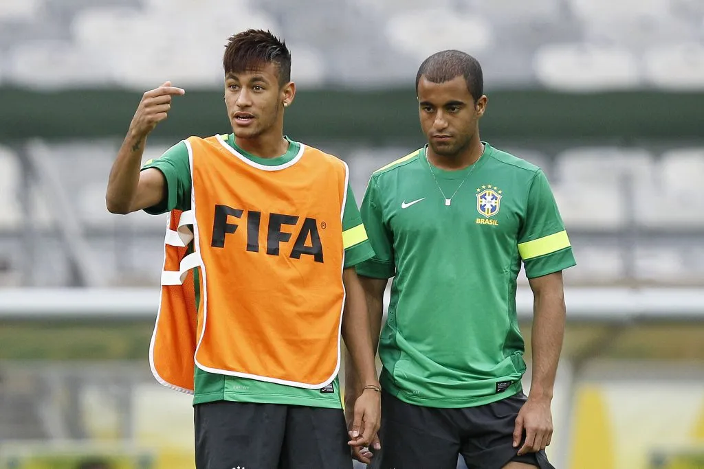 Neymar e Lucas durante treino da Seleção Brasileira no Mineirão. 25 de Junho de 2013, Belo Horizonte, Minas Gerais, Brasil. Foto: Wagner Meier/AGIF