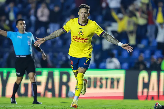 Brian Rodríguez jogando no América-MEX em 2024 – (Photo by Manuel Velasquez/Getty Images)