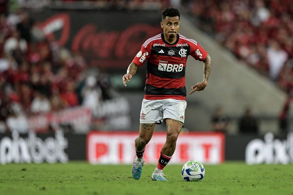 RJ – RIO DE JANEIRO – 22/07/2023 – BRASILEIRO A 2023, FLAMENGO X AMERICA – Allan jogador do Flamengo durante partida contra o America no estadio Maracana pelo campeonato Brasileiro A 2023. Foto: Thiago Ribeiro/AGIF