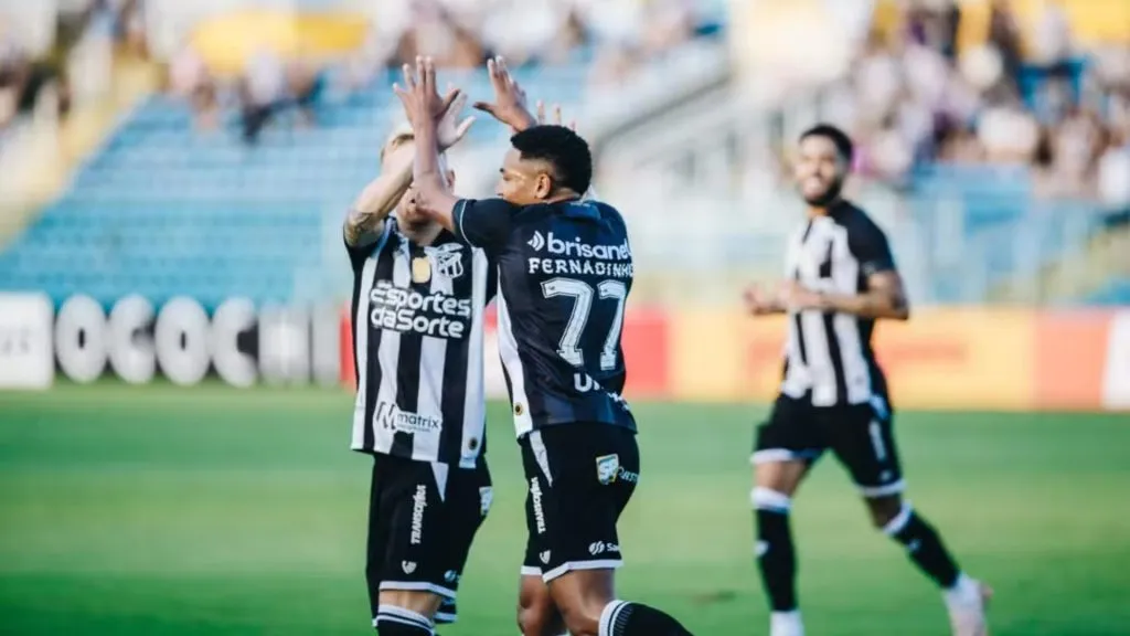 Fernandinho comemorando seu primeiro gol pelo Vozão – Foto: Ismael Soares/SVM