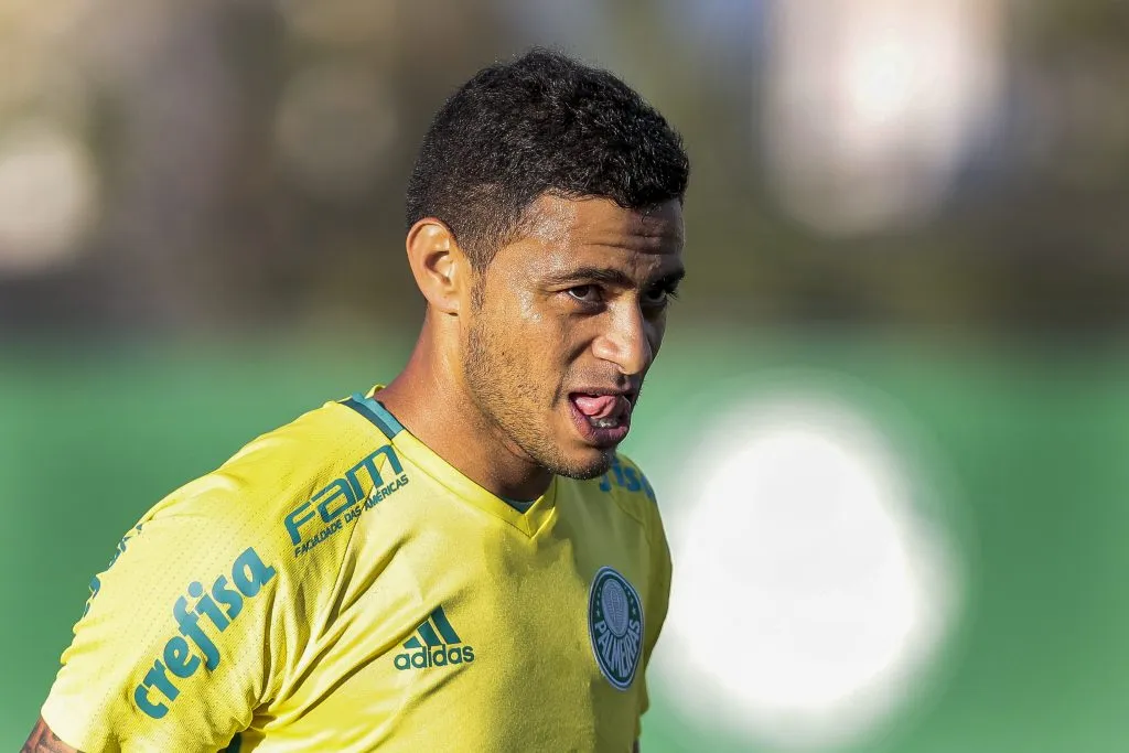 SAO PAULO – SP – 7/10/16 – TREINO DO PALMEIRAS – Cleiton Xavier durante treino do Palmeiras no CT Academia de Futebol. Foto: Ale Cabral/AGIF