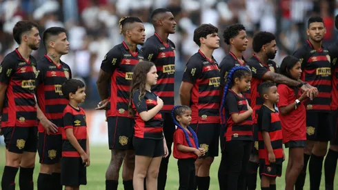 Jogadores do Sport durante duelo contra o Caruaru – Foto: Marlon Costa/AGIF