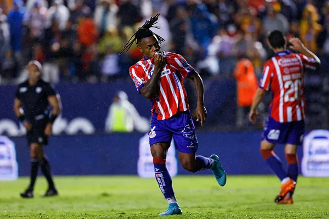 Jhon Murillo comemorando gol pelo Atlético San Luís-MEX em 2023 –  (Photo by Leopoldo Smith/Getty Images)