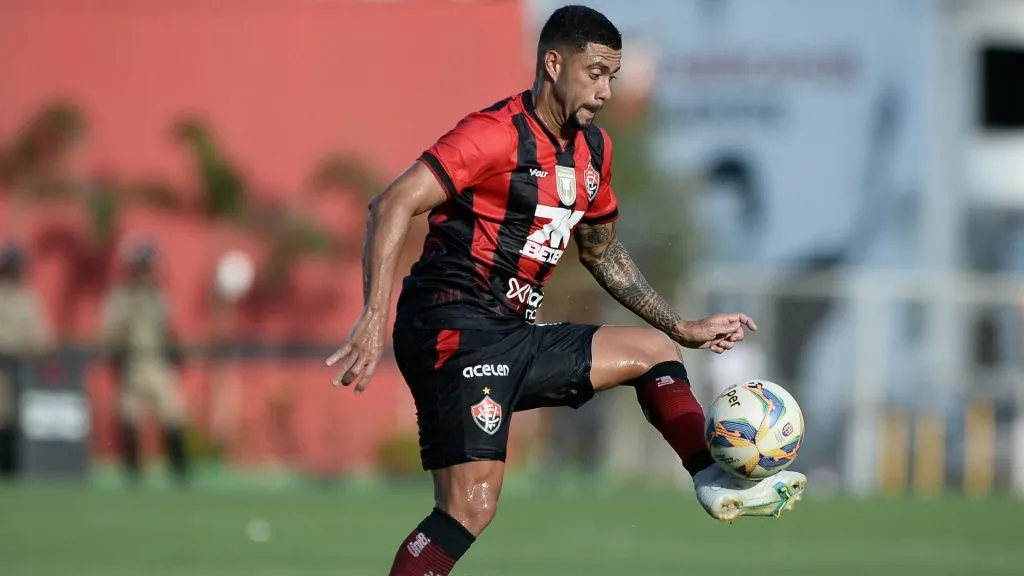 Wellington Rato em ação pelo Vitória em partida contra o Jacuipense no Campeonato Baiano – Foto: Jhony Pinho/AGIF