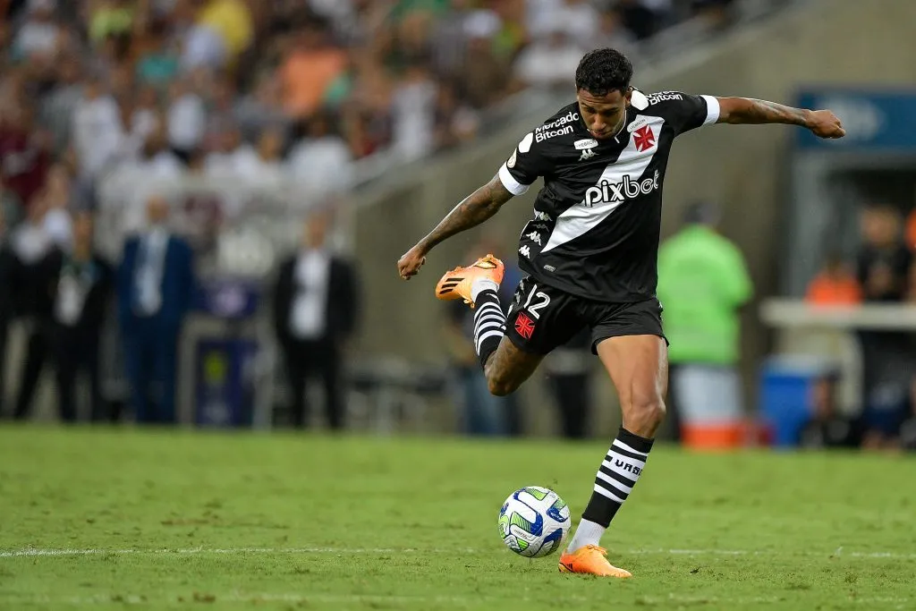 RJ – RIO DE JANEIRO – 06/05/2023 – BRASILEIRO A 2023, FLUMINENSE X VASCO – Rwan Cruz jogador do Vasco durante partida contra o Fluminense no estadio Maracana pelo campeonato BRASILEIRO A 2023. Foto: Thiago Ribeiro/AGIF