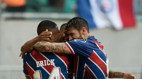 Jogadores do Bahia comemoram gol durante a partida contra o Porto Rico, no estádio Arena Fonte Nova, pelo Campeonato Baiano 2025. Foto: Jhony Pinho/AGIF