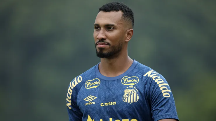 Lucas Braga durante treinamento do Santos no CT Rei Pelé - Foto: Reinaldo Campos/AGIF