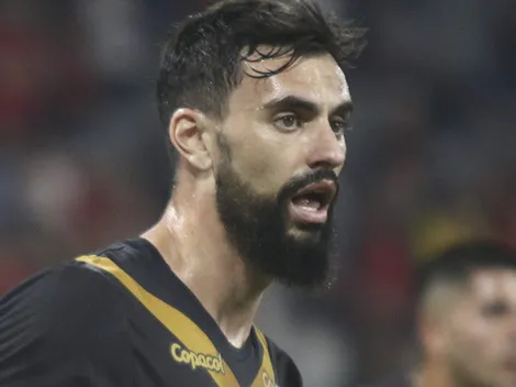 Barbieri 'dispara' no Athletico sobre situações de Mastriani e Esquivel