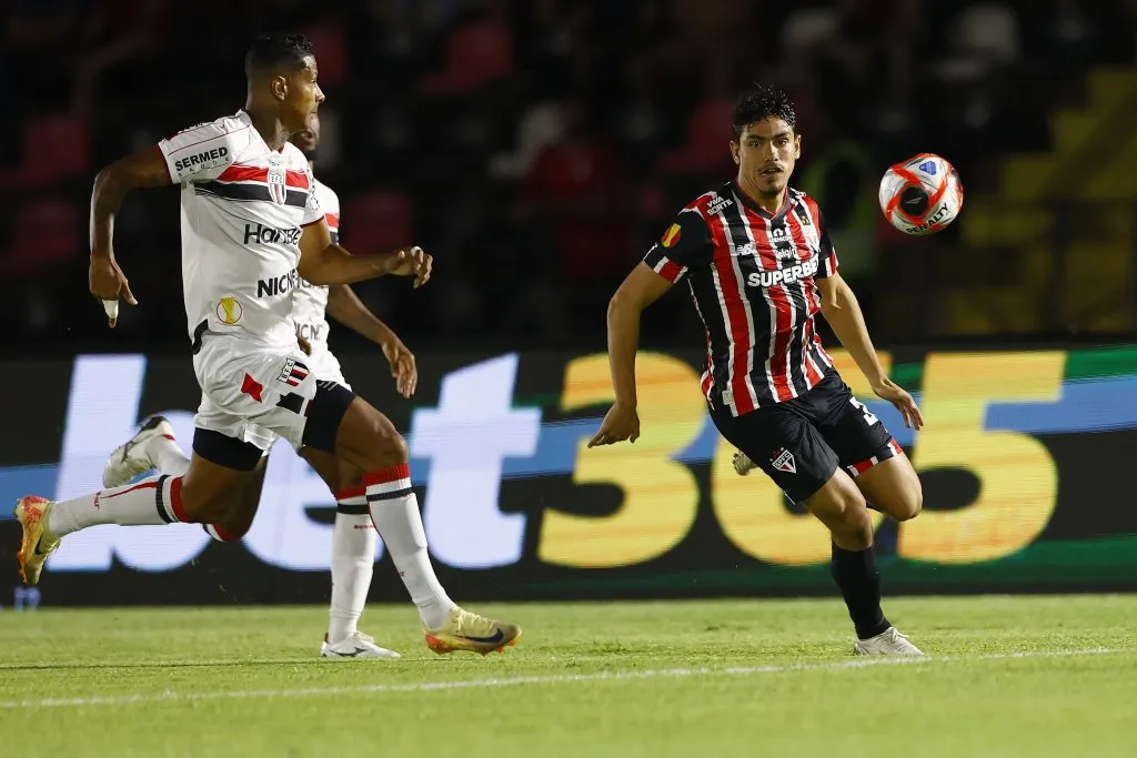 Joao Moreira jogador do São Paulo durante partida contra o Botafogo-SP no estádio Santa Cruz pelo campeonato Paulista 2025. Foto: Thiago Calil/AGIF