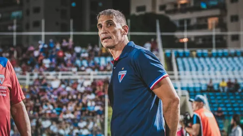 Vojvoda, treinador do Fortaleza, em partida contra o Cariri pelo Campeonato Cearense. Foto: Mateus Lotif/Fortaleza EC