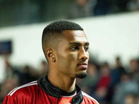 Leozinho é sincero sobre estreia no Athlético-PR e faz projeção para 2025