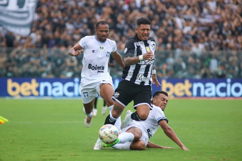 Galeano, jogador do Ceará, durante partida contra o Tirol no estadio Presidente Vargas (CE) pelo campeonato Cearense 2025. Foto: Lucas Emanuel/AGIF