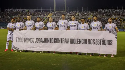 Jogadores do Ceara posam para foto antes na partida contra Iguatu no estadio Presidente Vargas pelo campeonato Cearense 2025. Foto: Lucas Emanuel/AGIF