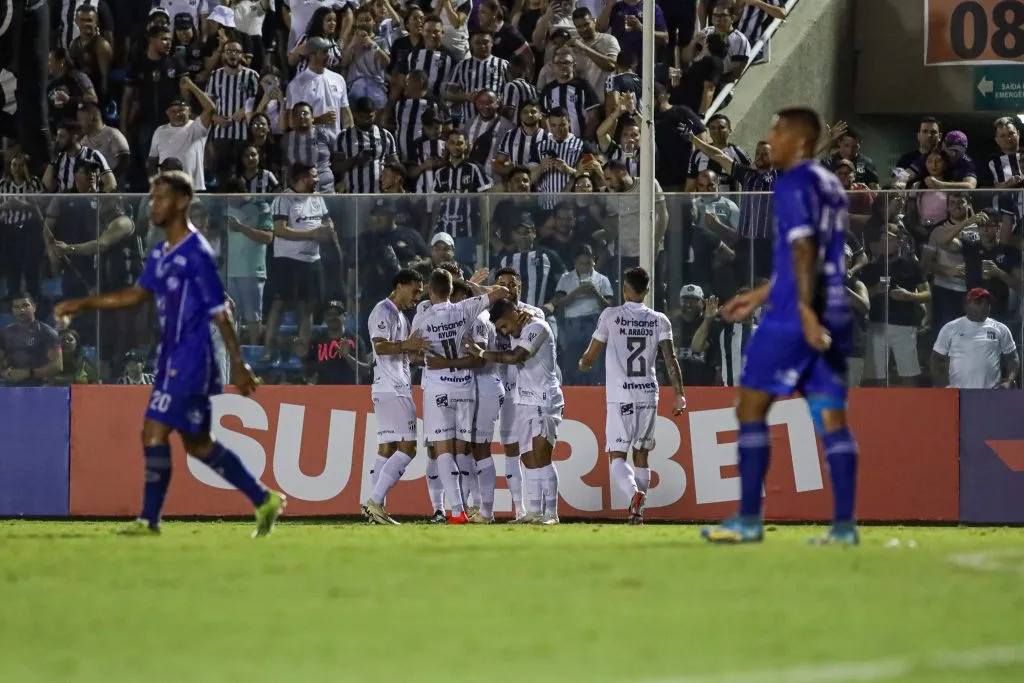 Fernandinho  jogador do Ceara comemora seu gol durante partida contra o Iguatu no estadio Presidente Vargas pelo campeonato Cearense 2025. Foto: Lucas Emanuel/AGIF