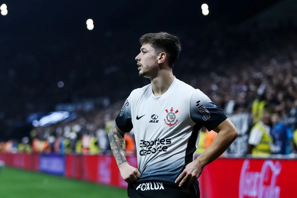 SP – SAO PAULO – 24/09/2024 – COPA SUL-AMERICANA 2024, CORINTHIANS X FORTALEZA – Rodrigo Garro jogador do Corinthians durante partida contra o Fortaleza no estadio Arena Corinthians pelo campeonato Copa Sul-Americana 2024. Foto: Marco Miatelo/AGIF