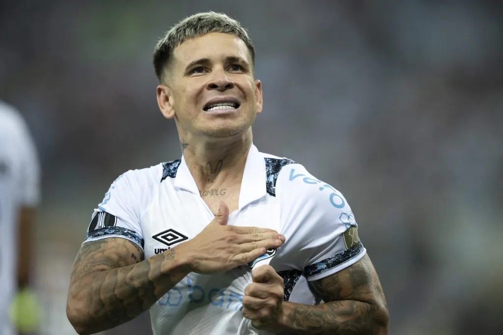 Soteldo jogador do Gremio comemora gol durante partida contra o Fluminense no estadio Maracana pelo campeonato Copa Libertadores 2024. Foto: Jorge Rodrigues/AGIF