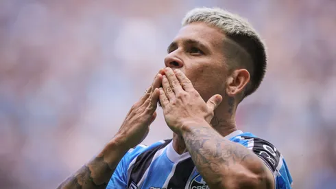 Soteldo jogador do Gremio comemora seu gol durante partida contra o Atletico-GO no estadio Arena do Gremio pelo campeonato Brasileiro A 2024. Foto: Maxi Franzoi/AGIF