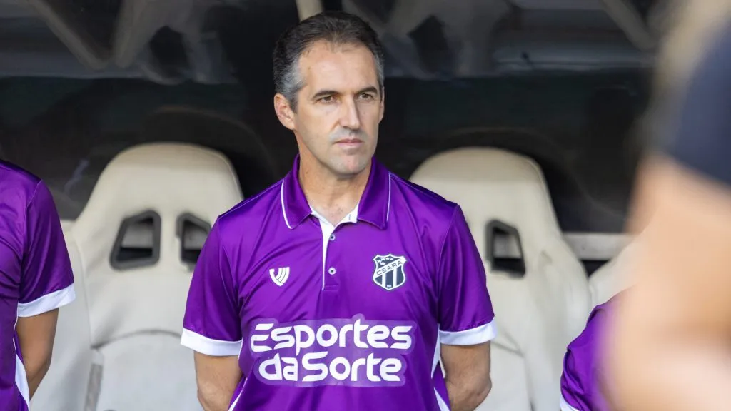 Léo Condé, técnico do Ceará, durante partida pelo campeonato Brasileiro B 2024. Foto: Baggio Rodrigues/AGIF