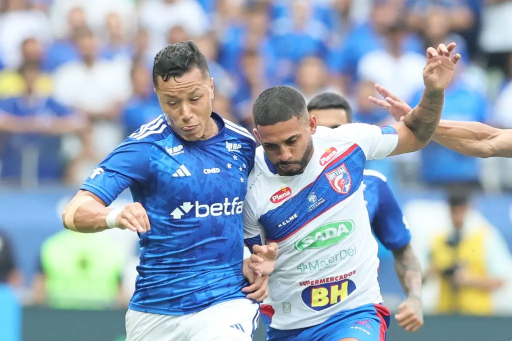 Marlon jogador do Cruzeiro durante partida contra o Betim pelo campeonato Mineiro 2025. Foto: Gilson Lobo/AGIF