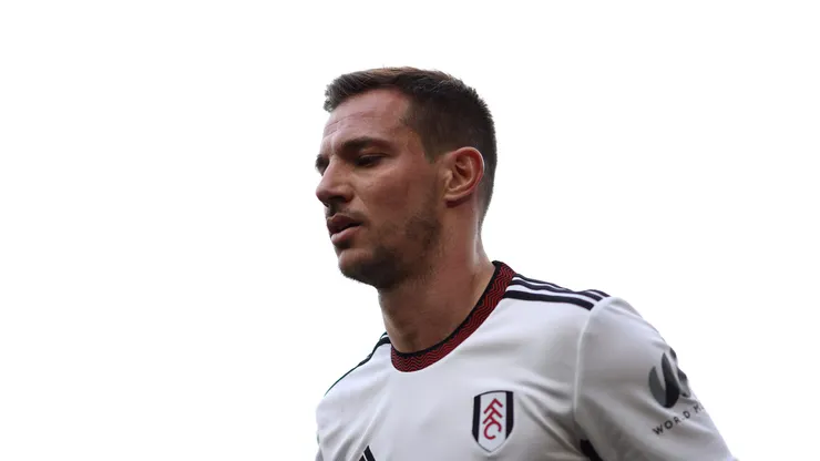 Cédric durante confronto entre Fulham e West Ham na Premier League 2022/23.