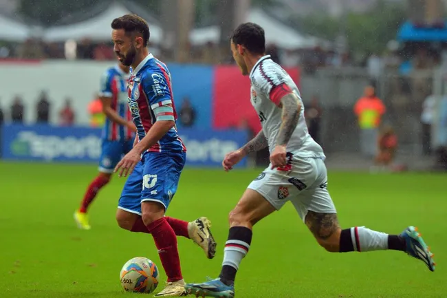 Everton Ribeiro, jogador do Bahia, em mais um duelo contra o Vitória. Foto: Walmir Cirne/AGIF