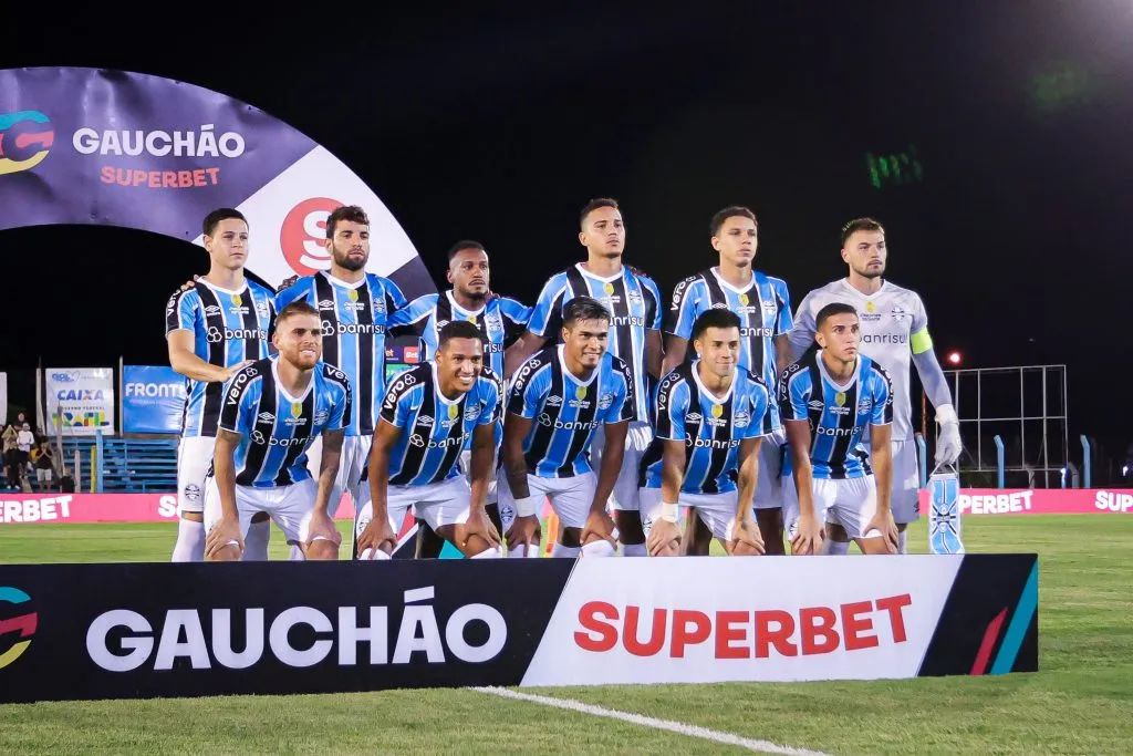 Jogadores do Gremio posam para foto antes na partida contra Monsoon no estadio Do Vale pelo campeonato Gaucho 2025. Foto: Maxi Franzoi/AGIF