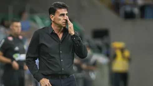 Gustavo Quinteros, técnico do Grêmio, durante partida contra o Caxias no estadio Arena do Gremio pelo campeonato Gaucho 2025. Foto: Maxi Franzoi/AGIF
