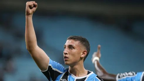 Monsalve jogador do Gremio comemora seu gol durante partida contra o Caxias no estadio Arena do Gremio pelo campeonato Gaucho 2025.