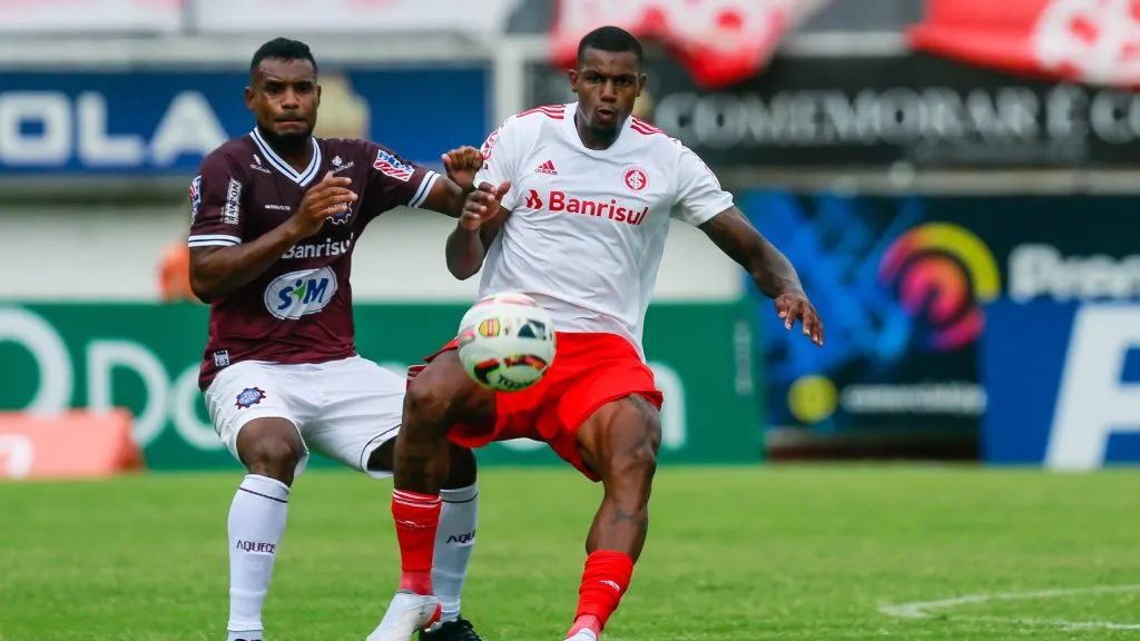 Wesley Moraes em partida pelo Internacional. Foto: Luiz Erbes/AGIF