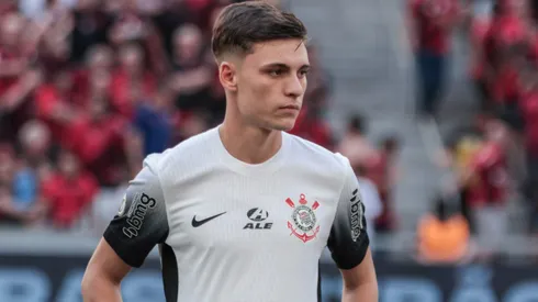 Breno Bidon durante confronto contra o Athletico-PR no Brasileirão 2024.