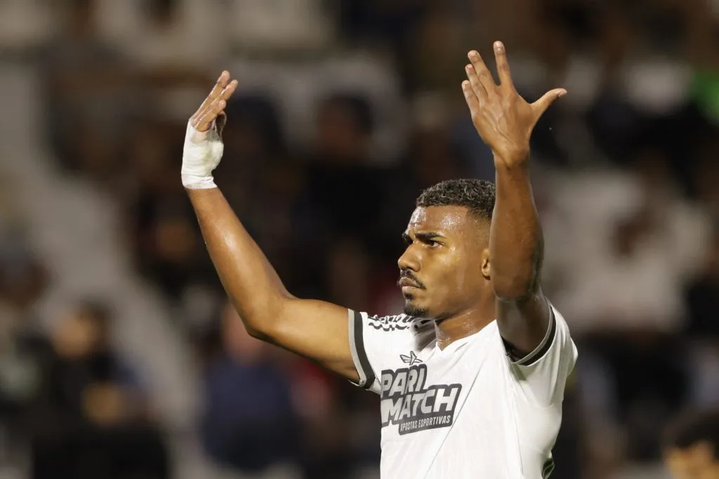 Cuiabano jogador do Bragantino durante partida contra o Botafogo no estádio Nabi Abi Chedid pelo campeonato Brasileiro A 2024. Foto: Joisel Amaral/AGIF