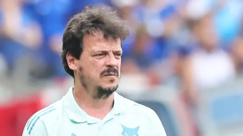 Fernando Diniz técnico do Cruzeiro durante partida contra o Betim no estádio Mineirão pelo campeonato Mineiro 2025. Foto: Gilson Lobo/AGIF