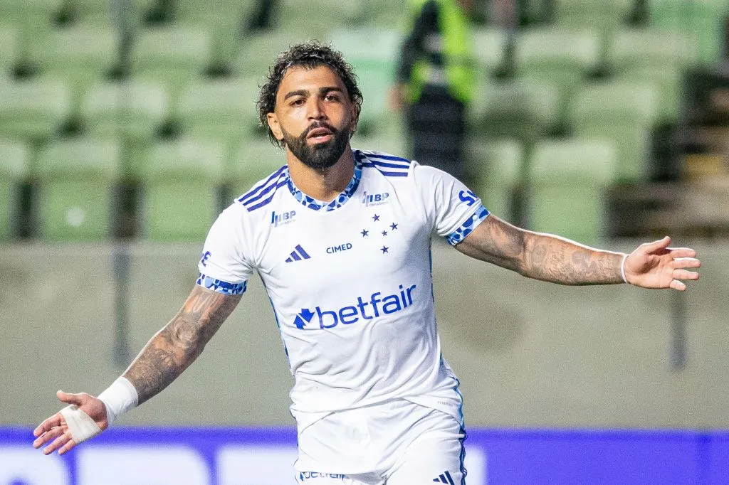Gabigol comemorando gol durante partida contra o Itabirito no Campeonato Mineiro de 2025. Foto: Fernando Moreno/AGIF