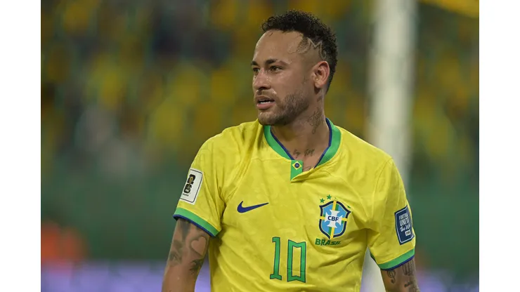 Neymar durante confronto entre Brasil e Venezuela nas eliminatórias da Copa do Mundo de 2026.