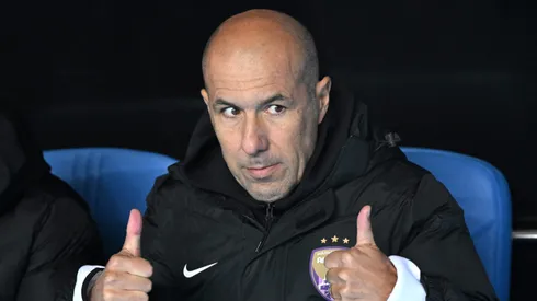 TASHKENT, UZBEKISTAN – DECEMBER 03: Leonardo Jardim, Head Coach of Al Ain, gives the thumbs up prior to the AFC Champions League Elite match between Pakhtakor and Al Ain at Bunyodkor Stadium on December 03, 2024 in Tashkent, Uzbekistan. (Photo by Anvar Ilyasov/Getty Images)