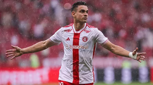 Borré, atacante do Internacional, celebra seu gol na partida contra o Juventude, no Beira-Rio, pelo Campeonato Gaúcho 2025. Foto: Maxi Franzoi/AGIF.
